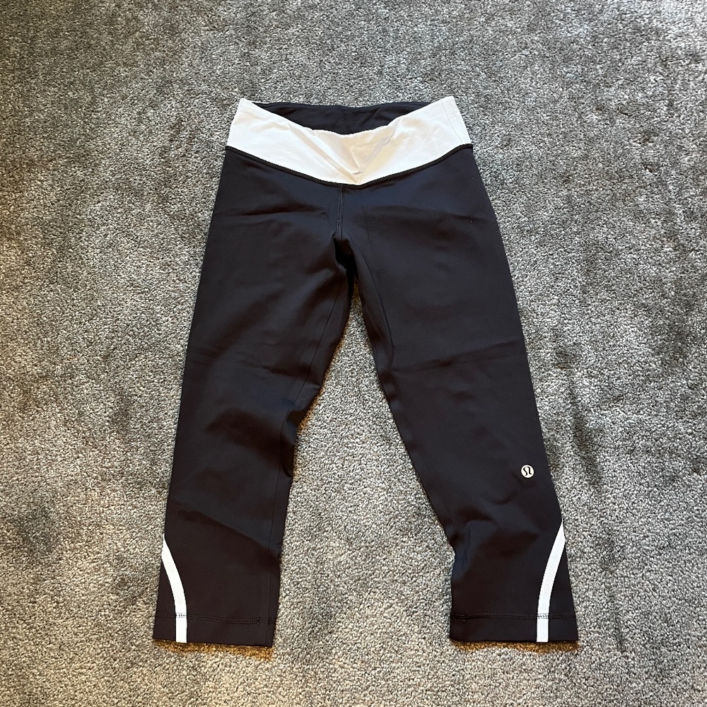 Lululemon crop leggings size 4